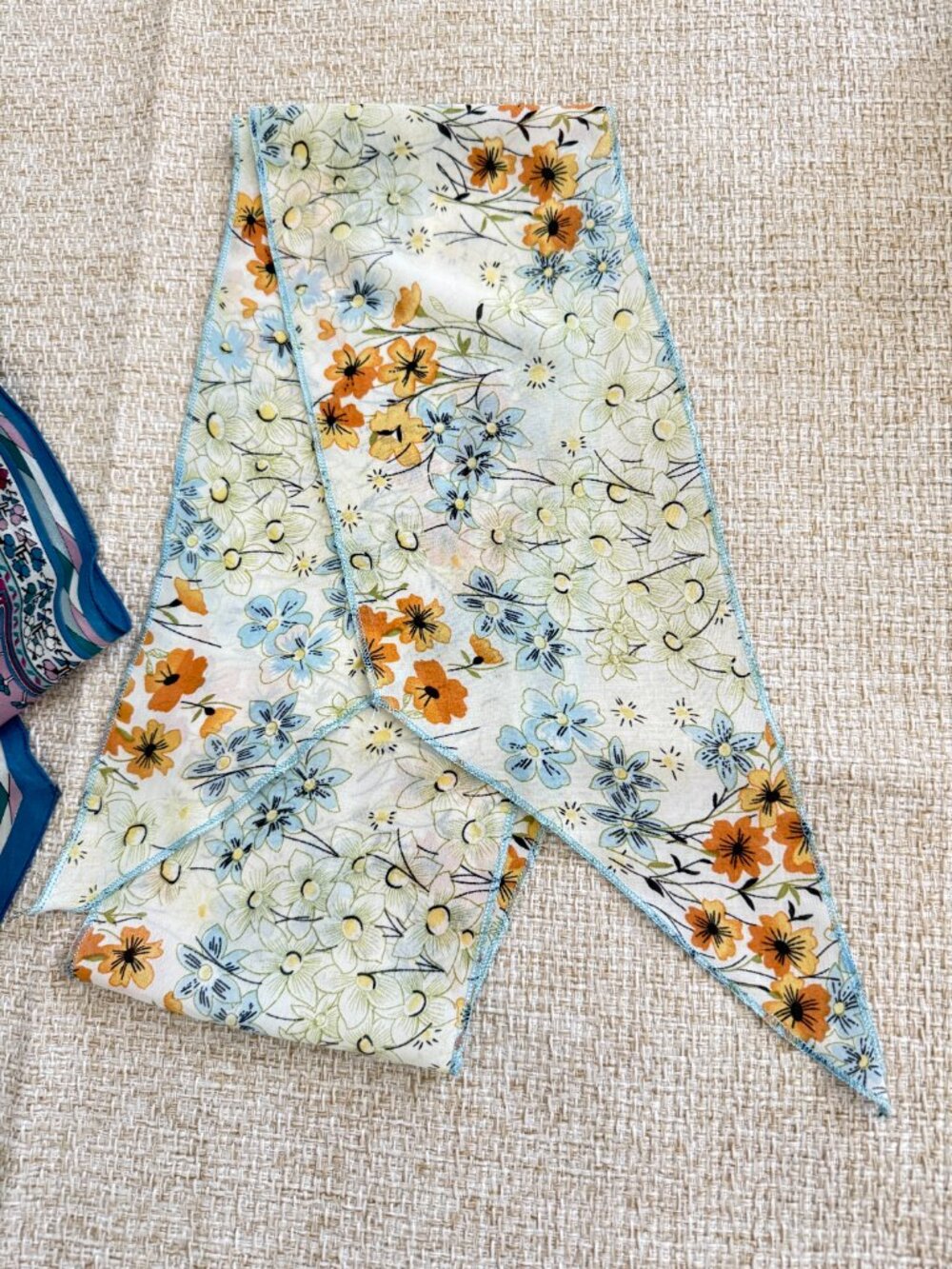 Women's Scarves Lot of 2 vintage silk blue and white multicolor - Picture 9 of 10